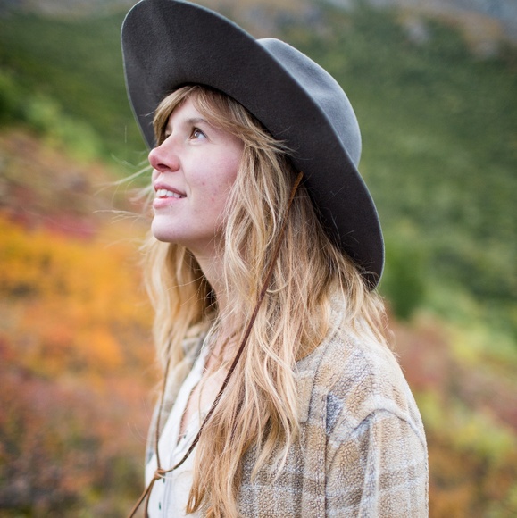 Meet your Posher, Danica - Picture 1 of 1